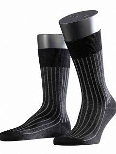 Хлопковые мужские носки в полоску черного цвета Falke 14648 Shadow (муж.) Черный 3030
