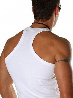 Облегающая майка-борцовка со спортивным вырезом на спине в рубчик белого цвета Oboy 4426c02