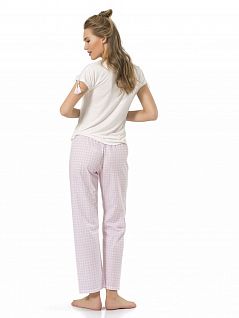 Пижама состоит из футболки свободного силуэта с коротким рукавом и брюк на мягком поясе-резинке LT3254 Turen розовый