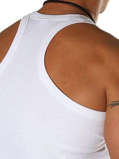 Облегающая майка-борцовка со спортивным вырезом на спине в рубчик белого цвета Oboy 4426c02