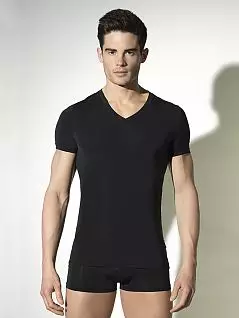 модель мужской футболки выполнена из нежнейшего полиамидного материала черного цвета HOM 03035c04