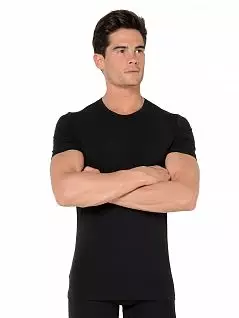 Легкая и шелковистая футболка из длинноволокнистого хлопка черного цвета HOM 40c1330c0004
