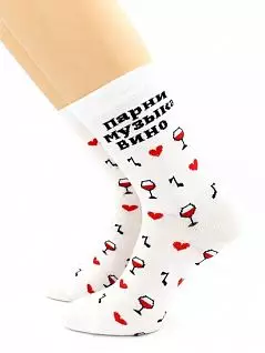 Хлопковые носки с музыкальной надписью "Парни Музыка Вино" белого цвета Hobby Line RTнус80159-33-03