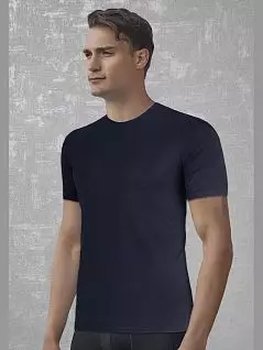 Классическая футболка из нежного и шелковистого натурального материала микромодала темно-синего цвета Doreanse 2566c05