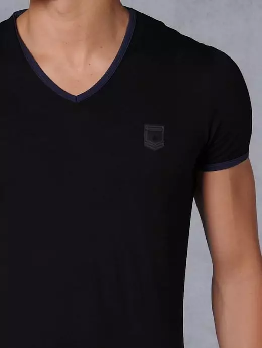 Хлопковая футболка с аппликацией-шеврон в армейском стиле черного цвета HOM 03191cK9