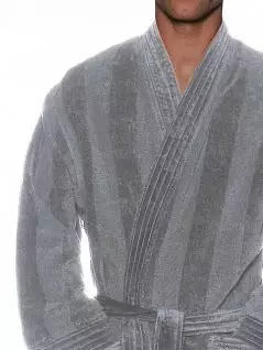 Махровый халат в стиле японского кимоно с чередующимися широкими вертикальными матовыми и блестящими шелковистыми полосами серого цвета HOM 04096cZ9