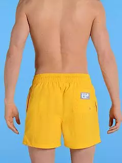 Стильные пляжные шорты на шнурке со стильными металлическими наконечниками желтого цвета «HOM» 07470c6D