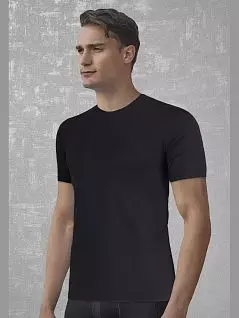 Нежная футболка с обработкой аккуратным тонким кантом на горловине черного цвета Doreanse 2566c01
