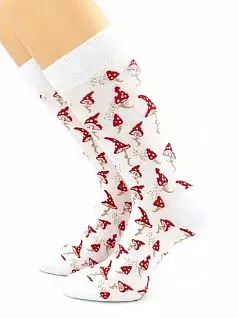 Комфортные носки с принтом "Мухоморы" белого цвета Hobby Line 45914
