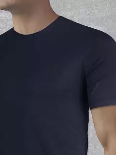 Классическая футболка из нежного и шелковистого натурального материала микромодала темно-синего цвета Doreanse 2566c05